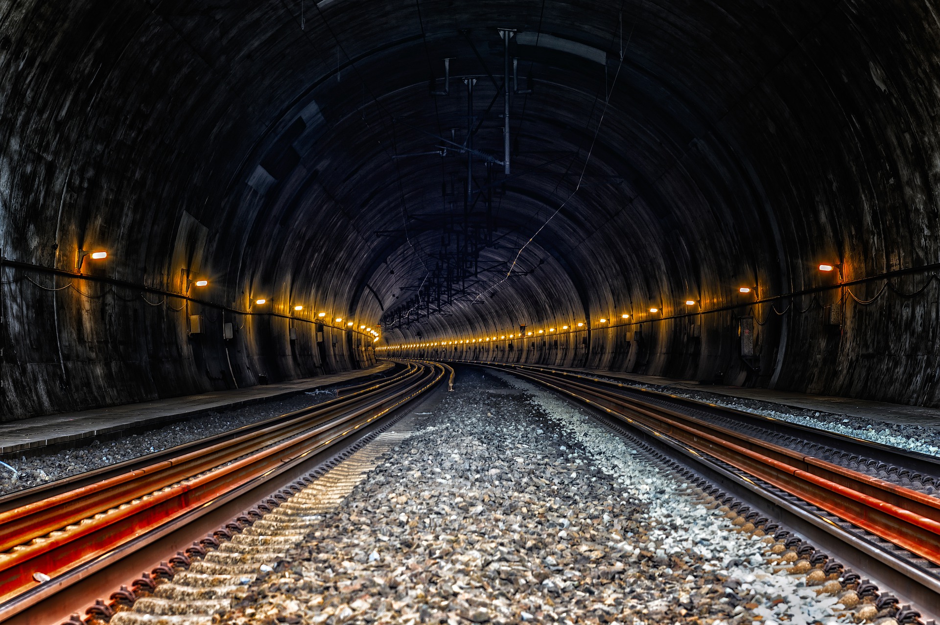 tunnel-4427609_1920 tunnel-4427609_1920